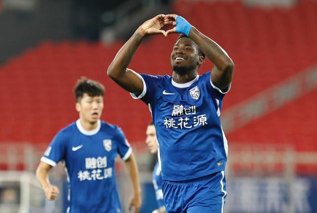 jjb-【中超】马尔康两球戴维森传射 三镇4比0大连仍领跑