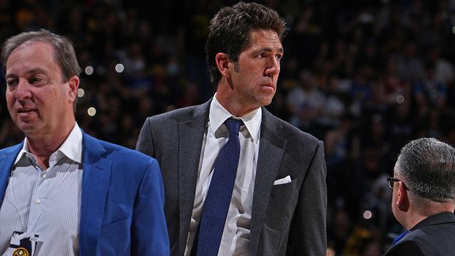 竞技宝网页版-28号签在手 交易or自用？勇士这次会如何选择？