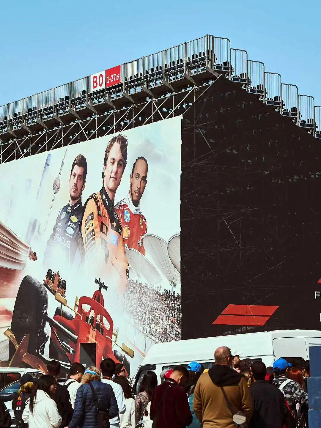 竞技宝-“逛超市都能遇到世界级车手”，这几天的上海成了“F1痛城”